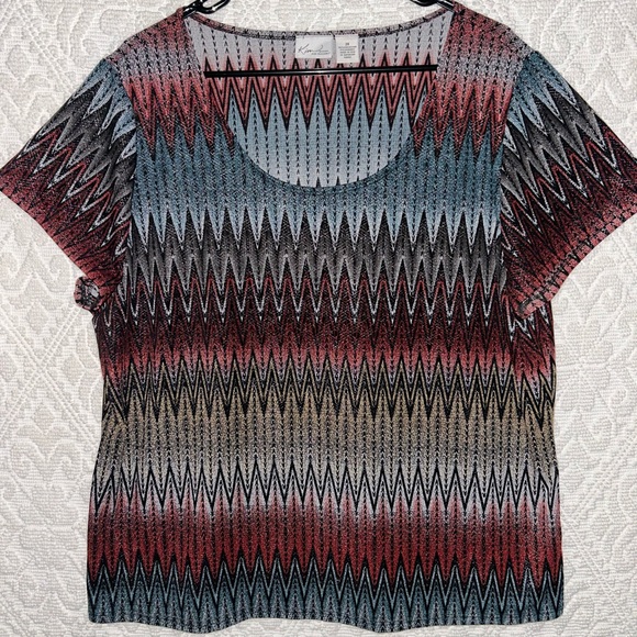 Kim Rogers Tops - Kim Rogers short sleeved fall colored zig zag print top
